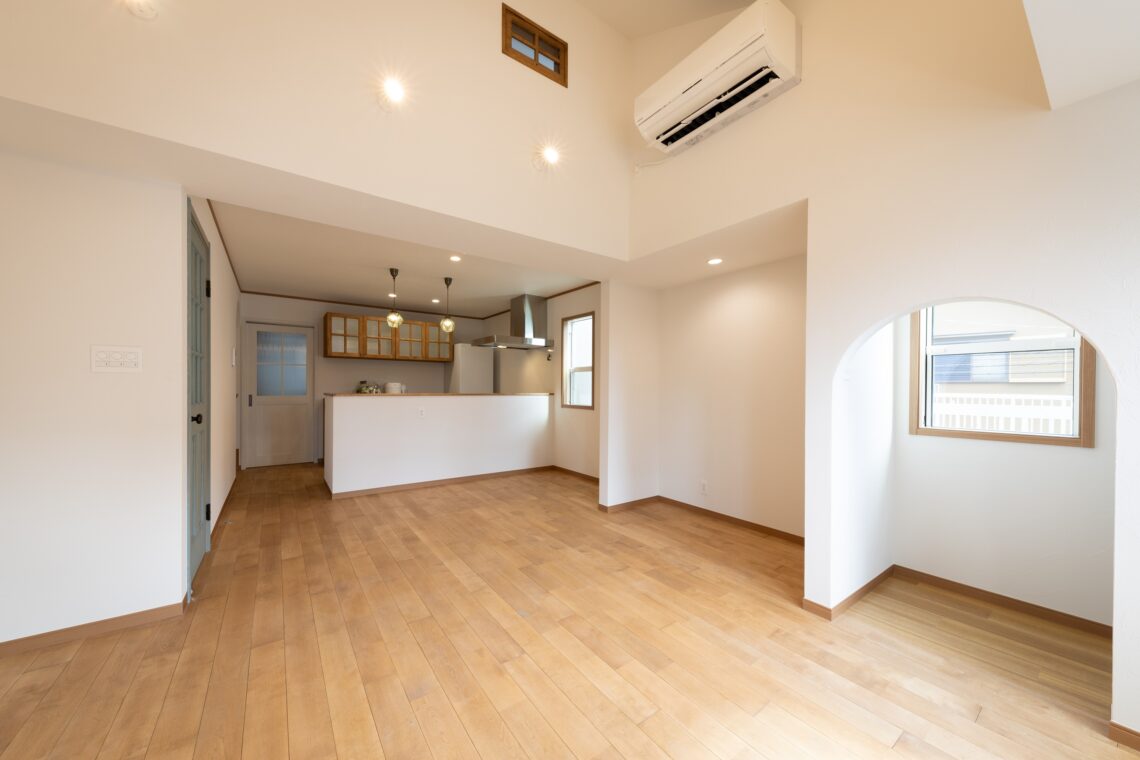 南欧風の三角屋根が映えるお家　【注文住宅　事例】
