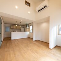 南欧風の三角屋根が映えるお家　【注文住宅　事例】