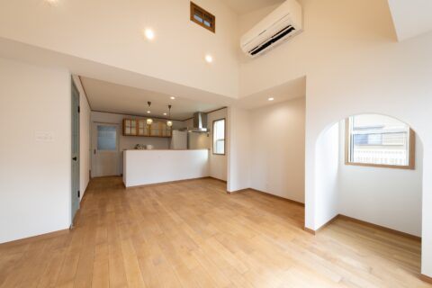 南欧風の三角屋根が映えるお家　【注文住宅　事例】