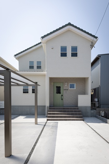 木目と光のあたたかみを感じるお家　【注文住宅　事例】